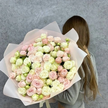 Букет из 19 кустовых роз «Chic»