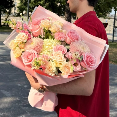 Авторский букет из роз и гортензии «Sweet»