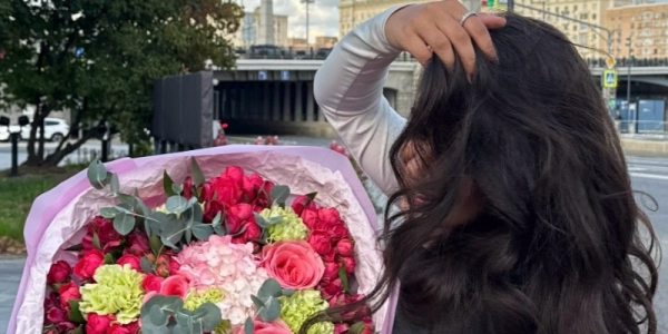 Сборный букет из альстромерий и роз «Bloom Mix»