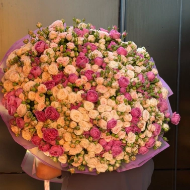 Букет из кустовых роз «Love in Bloom»